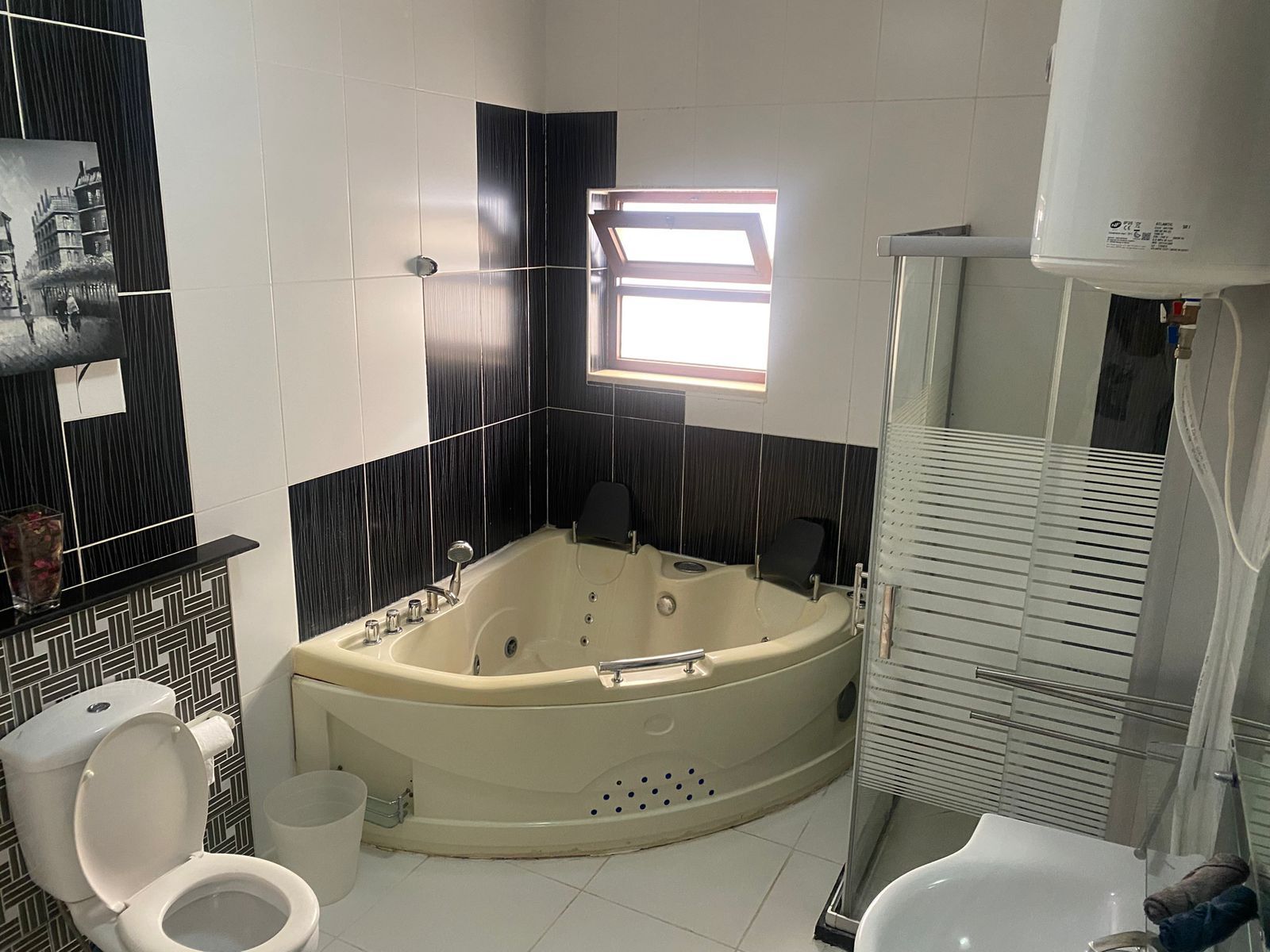 8d933114-817a-4bbf-86d7-6c9f60194e10